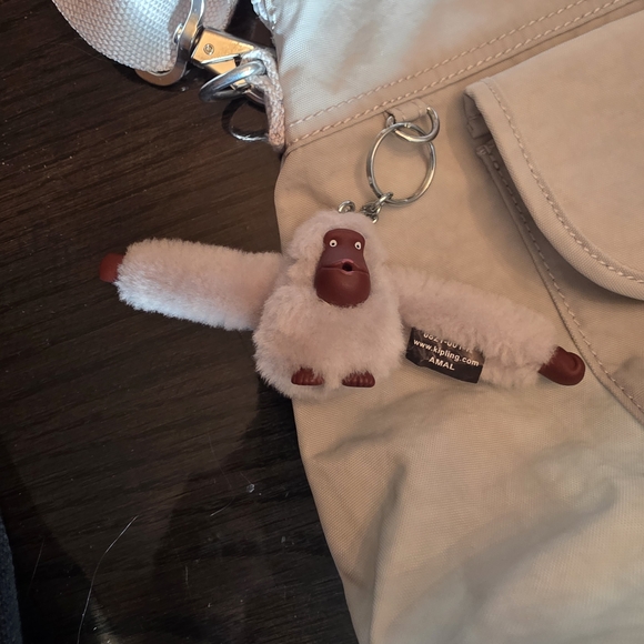 Kipling Women's Pahneiro Handbag in the color Light Cream With Monkey Charm - Picture 4 of 12